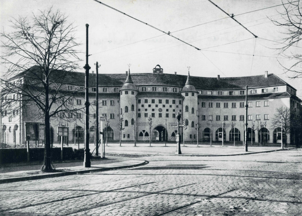 Stele 1 - Ledigenheim/Geschäftsstelle