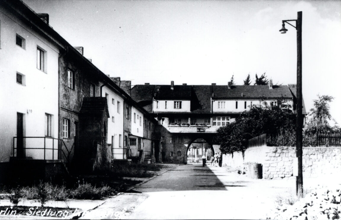 Stele 3 - Reglinstraße
