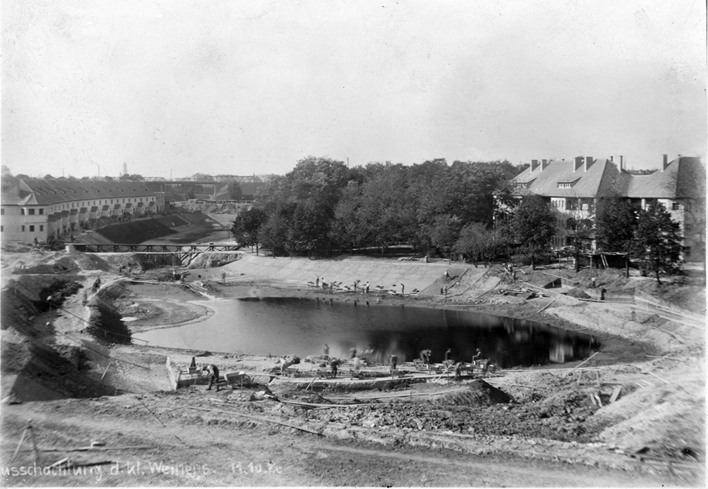 Stele 5 - Weiher/Park